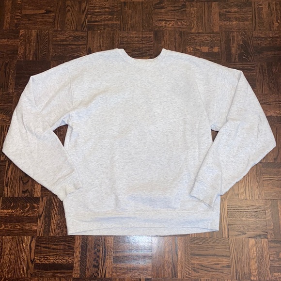Soft and cozy light grey crew neck NEW - Picture 2 of 2